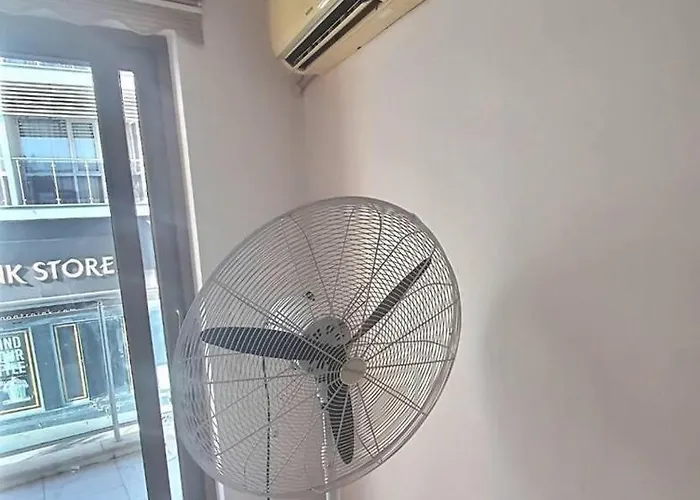 1 Bed W Balcony Sea Views & Roof Terrace Lejlighed *