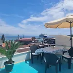 1 Bed W Balcony Sea Views & Roof Terrace 아파트